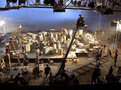 《撮影現場のスナップ写真　港区ビル街全景》 
 映画『ゴジラ×モスラ×メカゴジラ　東京SOS』（2003年）　三池敏夫／撮影・画像提供
